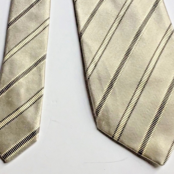 CANALI. Classy light beige colour striped  all  Silk tie made in Italy 🇮🇹 - Picture 4 of 7